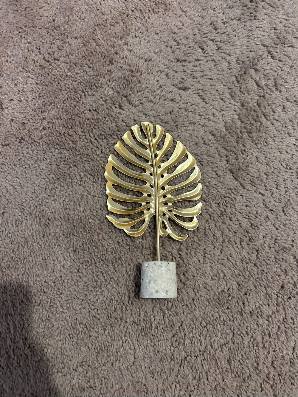 Gold Monstera Leaf Decor - Picture 4 of 4